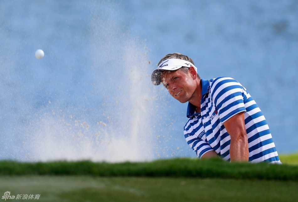 温丹锦标赛第三轮战罢，莎草原野乡村俱乐部的夕阳映照在果岭上，预示着决赛轮的终极较量即将到来。