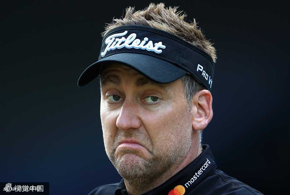 伊恩·保尔特做出一个极其滑稽搞怪的鬼脸，瞬间成为练习日的欢乐焦点